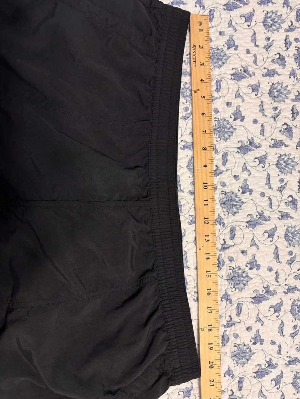 The North Face Men’s XXL Black shorts elastic waist lightweight nylon athletic